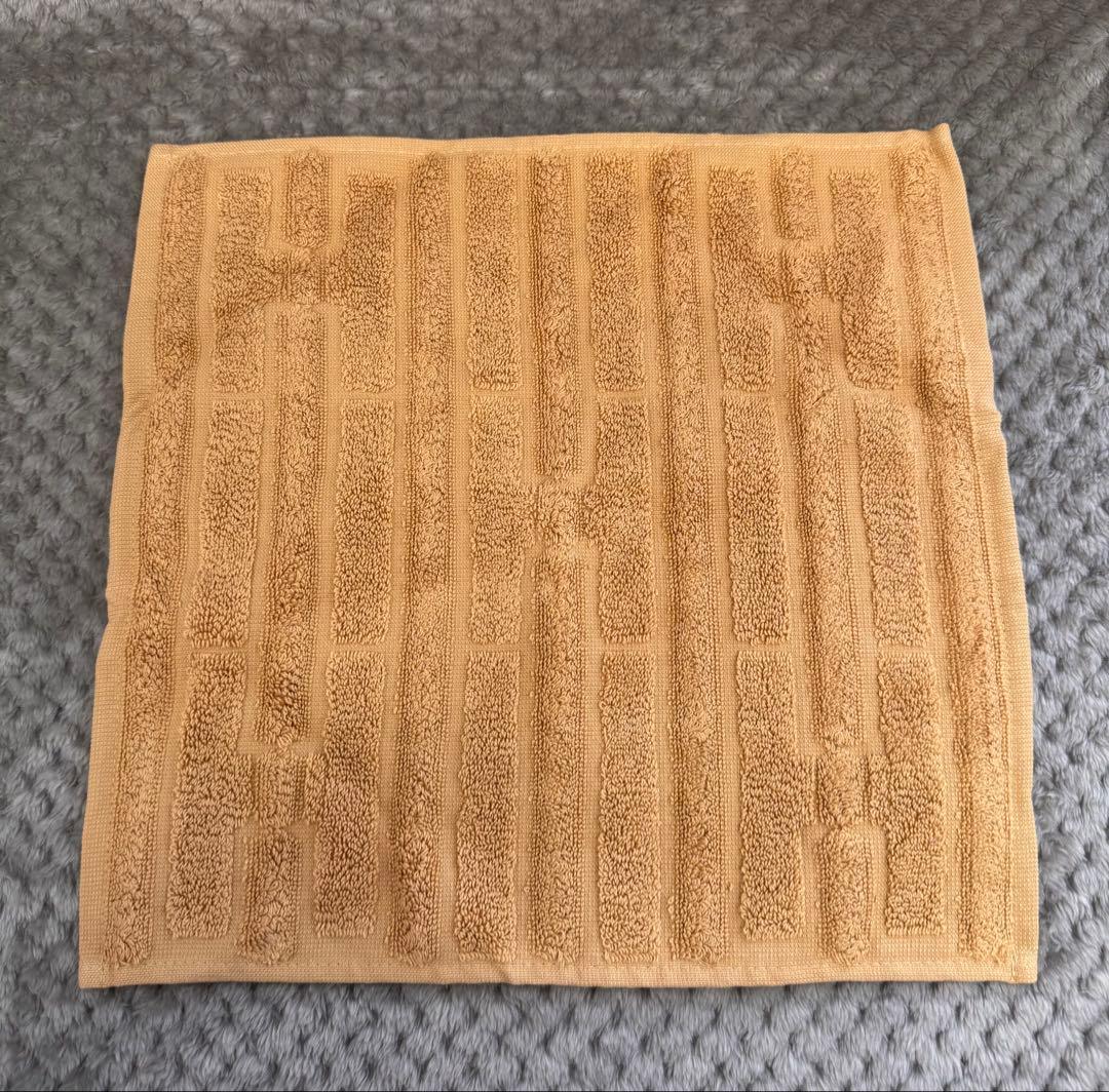 《未使用》HERMES エルメス　カレ・タオル《ラビリンス》　サブレ