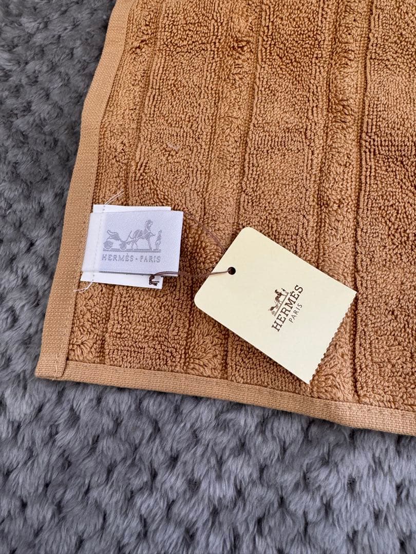 《未使用》HERMES エルメス　カレ・タオル《ラビリンス》　サブレ