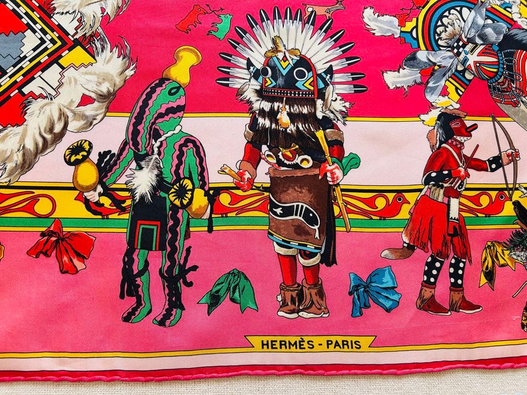 HERMÈS シルクスカーフ 民族デザイン
