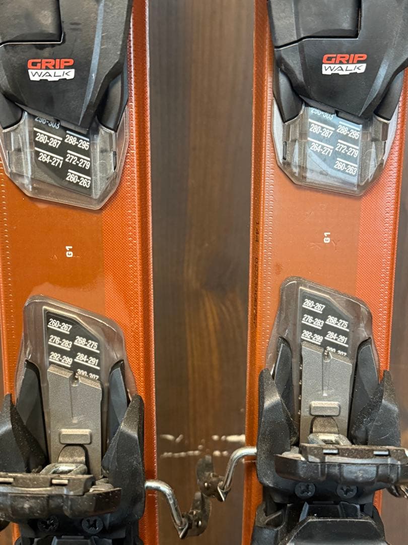 よ*ち様 n*o様 Q3036 フォルクル ディーコン 7.2 144cm スキ