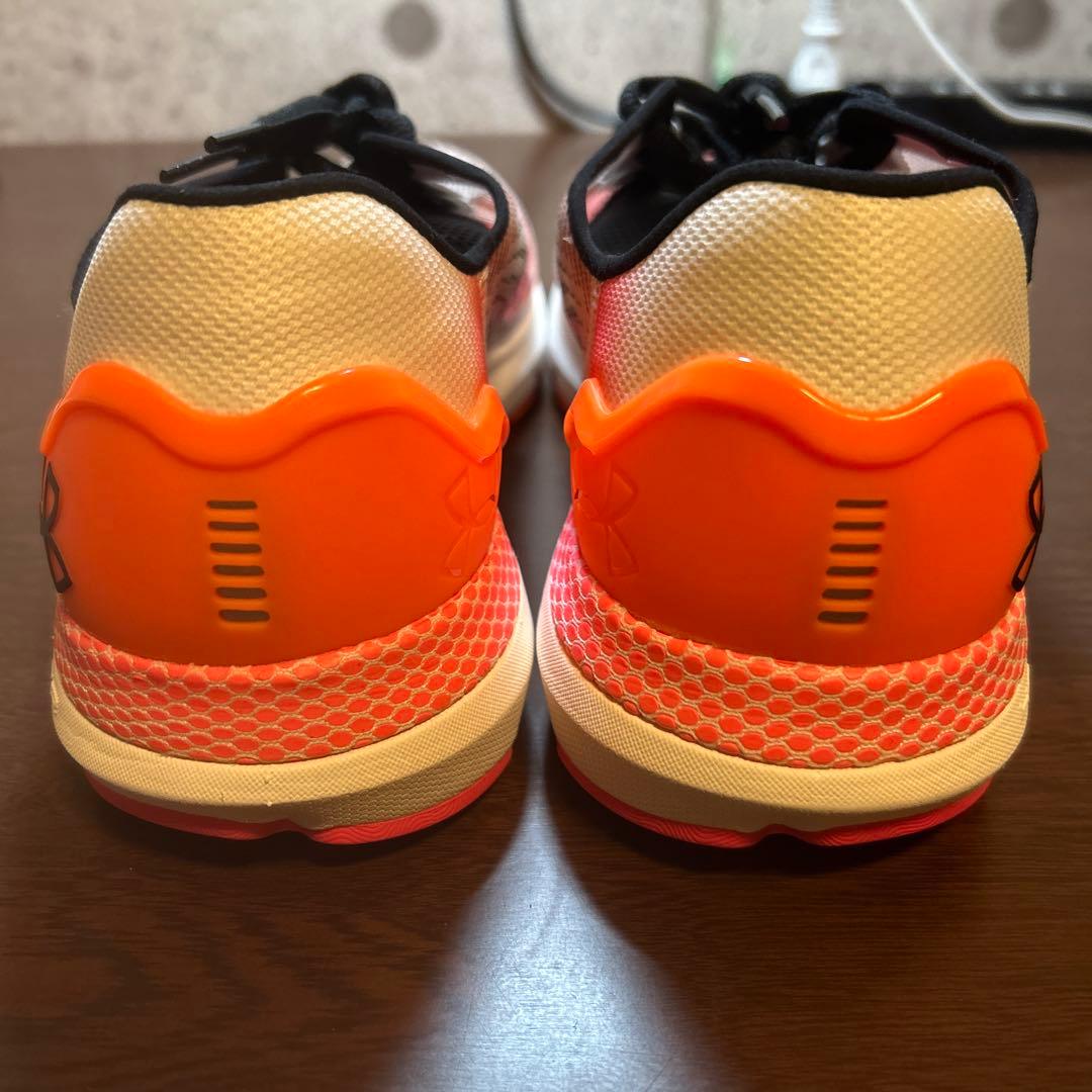 アンダーアーマー UNDER ARMOUR ランニングシューズ 新品未使用