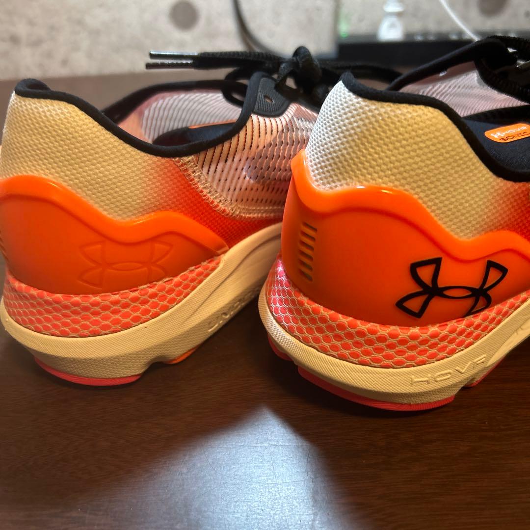 アンダーアーマー UNDER ARMOUR ランニングシューズ 新品未使用