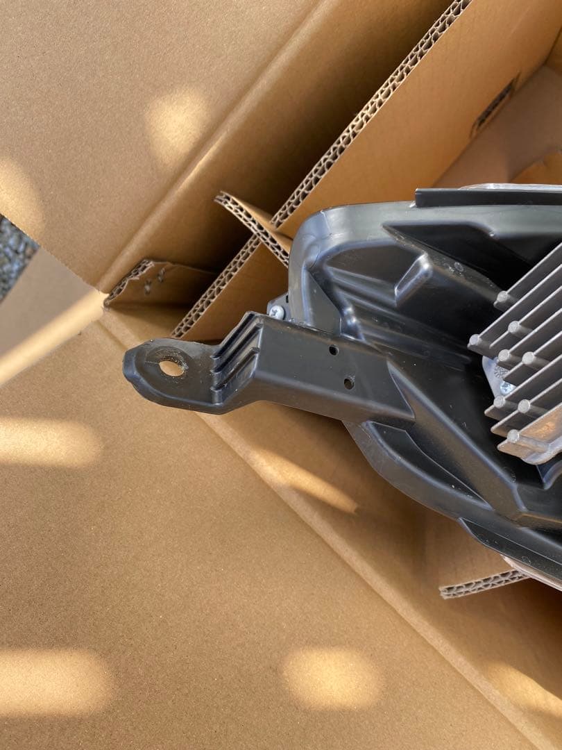 トヨタ カローラクロスヘッドライト