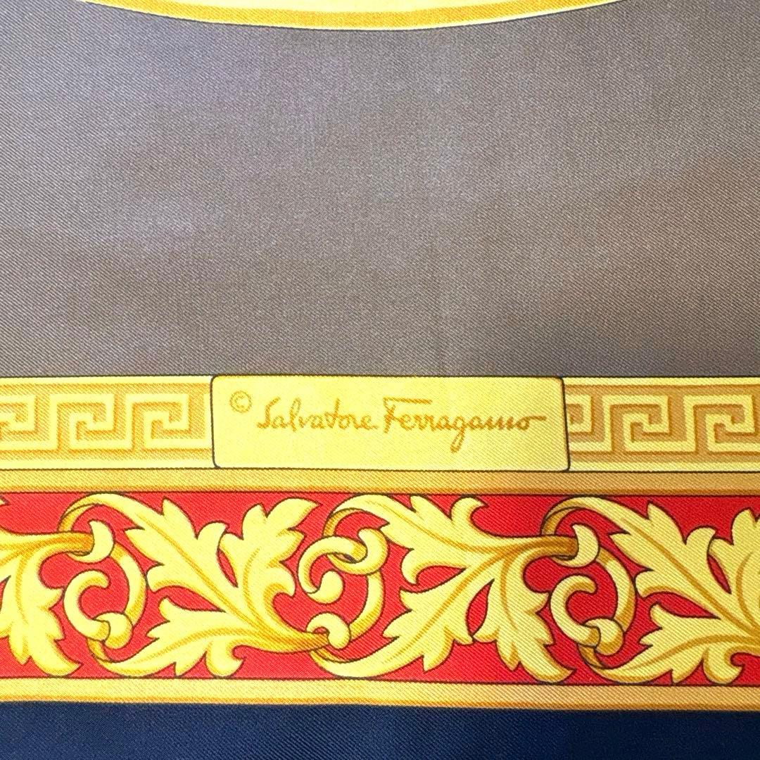 サルヴァトーレフェラガモ スカーフ オウム柄　ブラック