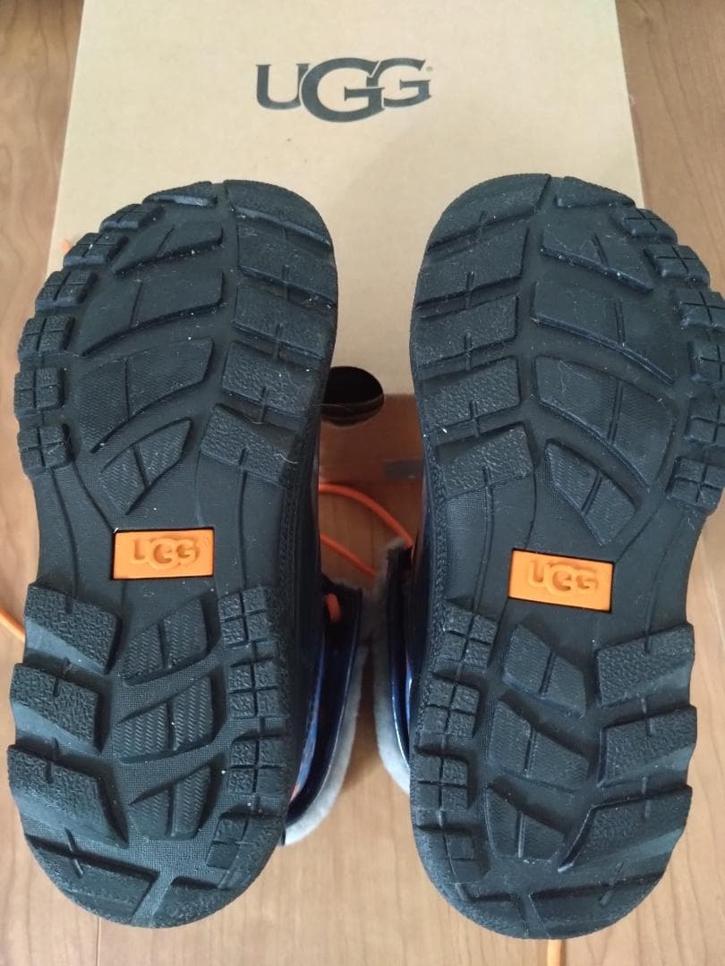 UGG 子供用 防水ブーツ 13サイズ ネイビー/オレンジ