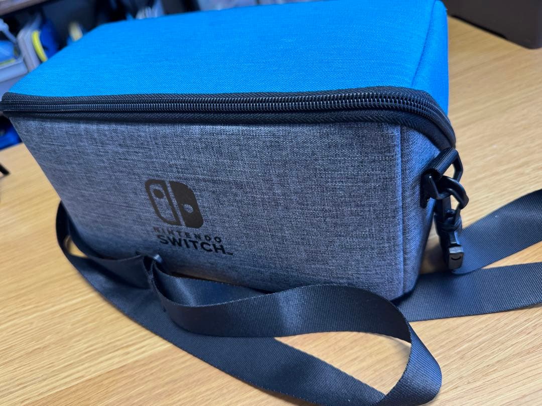 Nintendo Switch本体と付属品【収納ケース2種付き】
