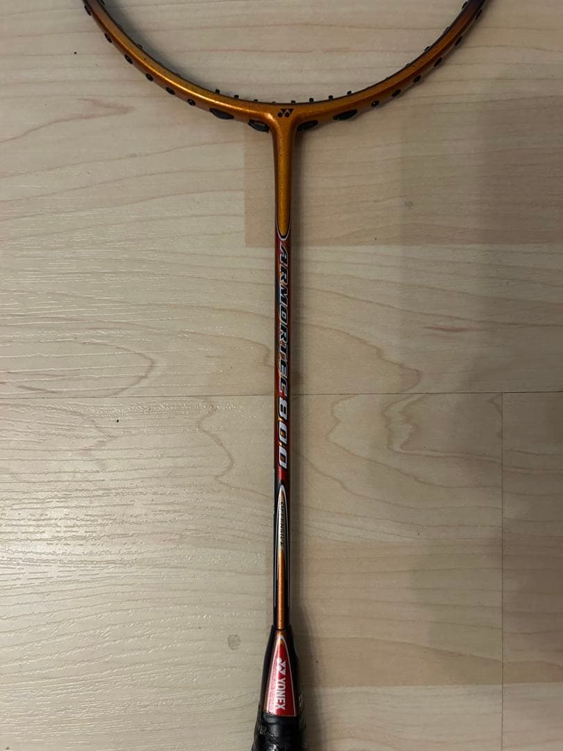 ヨネックス　アーマテック800オフェンシブ　バドミントンラケット