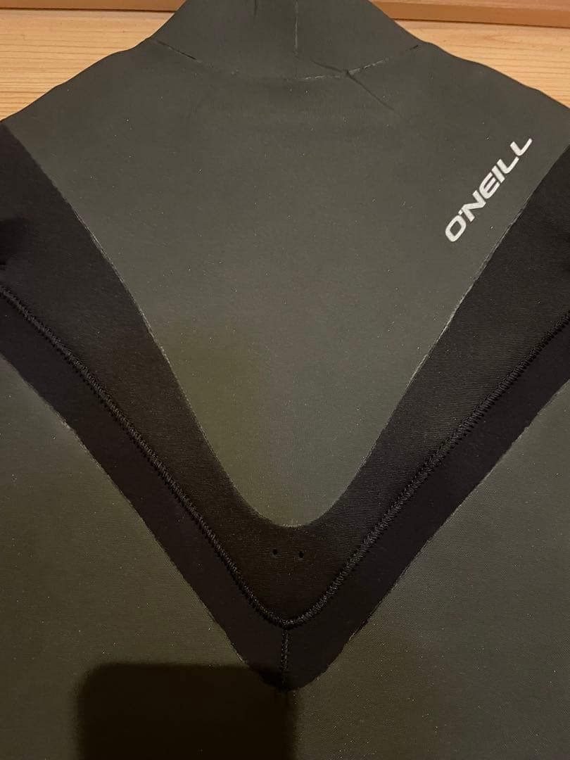 O'Neill セミドライショートチェストジップ新品(価格相談受けます)