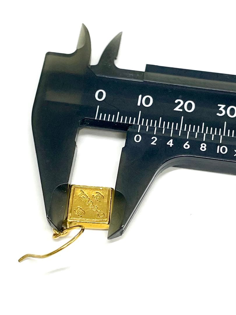 正規品CHANELゴールドGPスクエアスウィングピアス片方