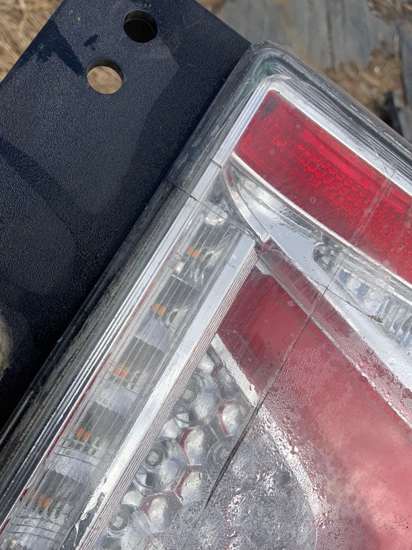 8-11枚目レンズ割れ 小糸 KOITO 3連 LED テールランプ