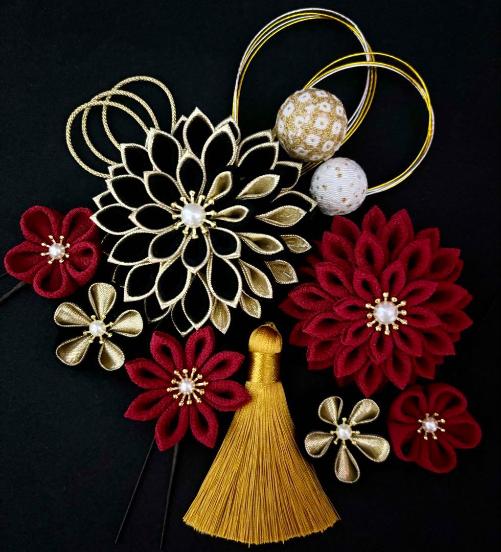 つまみ細工　髪飾り　黒　金　赤(エンジっぽい)