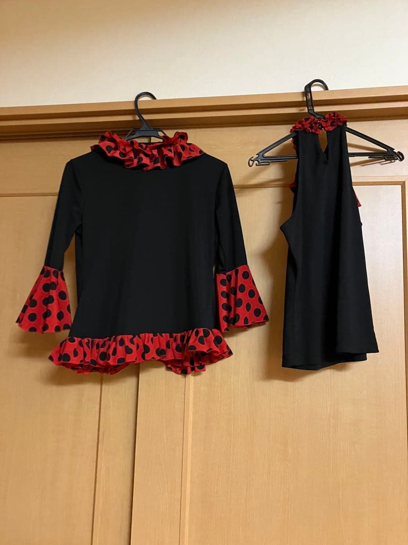 フラメンコ衣装　フリル付きトップス セット　黒　赤　水玉　ドット　華
