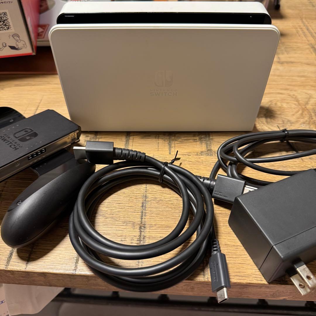 Nintendo Switch (OLEDモデル) ホワイト おまけあり