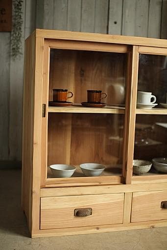 古い木枠のガラス戸棚　引き出し2杯