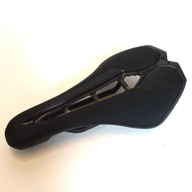 PRO Stealthチームサドル142mmカーボンレール