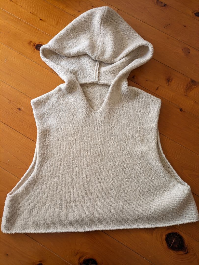 2025年 evam evaリニューウールフードベスト アイボリー