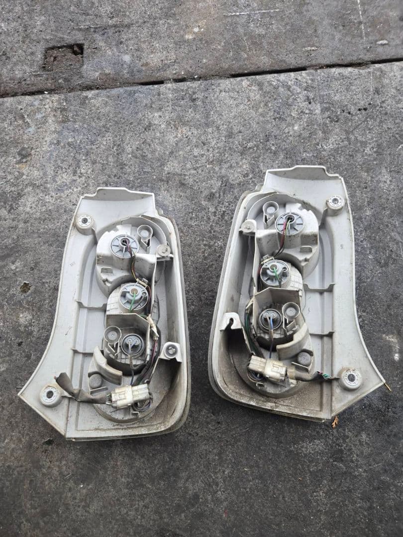 L675S　ダイハツ　ミラココア　テールランプ