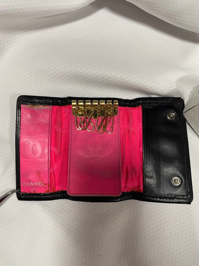 CHANEL ブラック キーケース　※修復あり