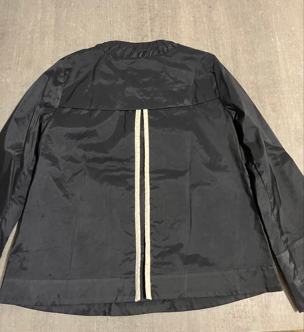 Moncler モンクレール　ボタンのデザインが素敵なスプリングジャケット