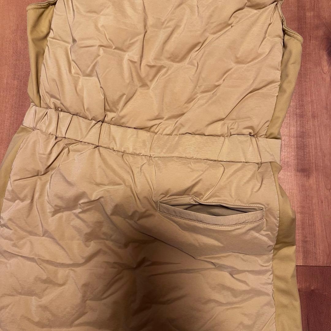 中綿　ベスト　ワンピース　ベージュ　秋冬　スカート　ゴルフウェア　フード付き