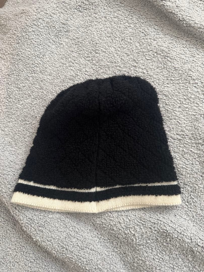 CHANEL フリースニット帽 黒・白