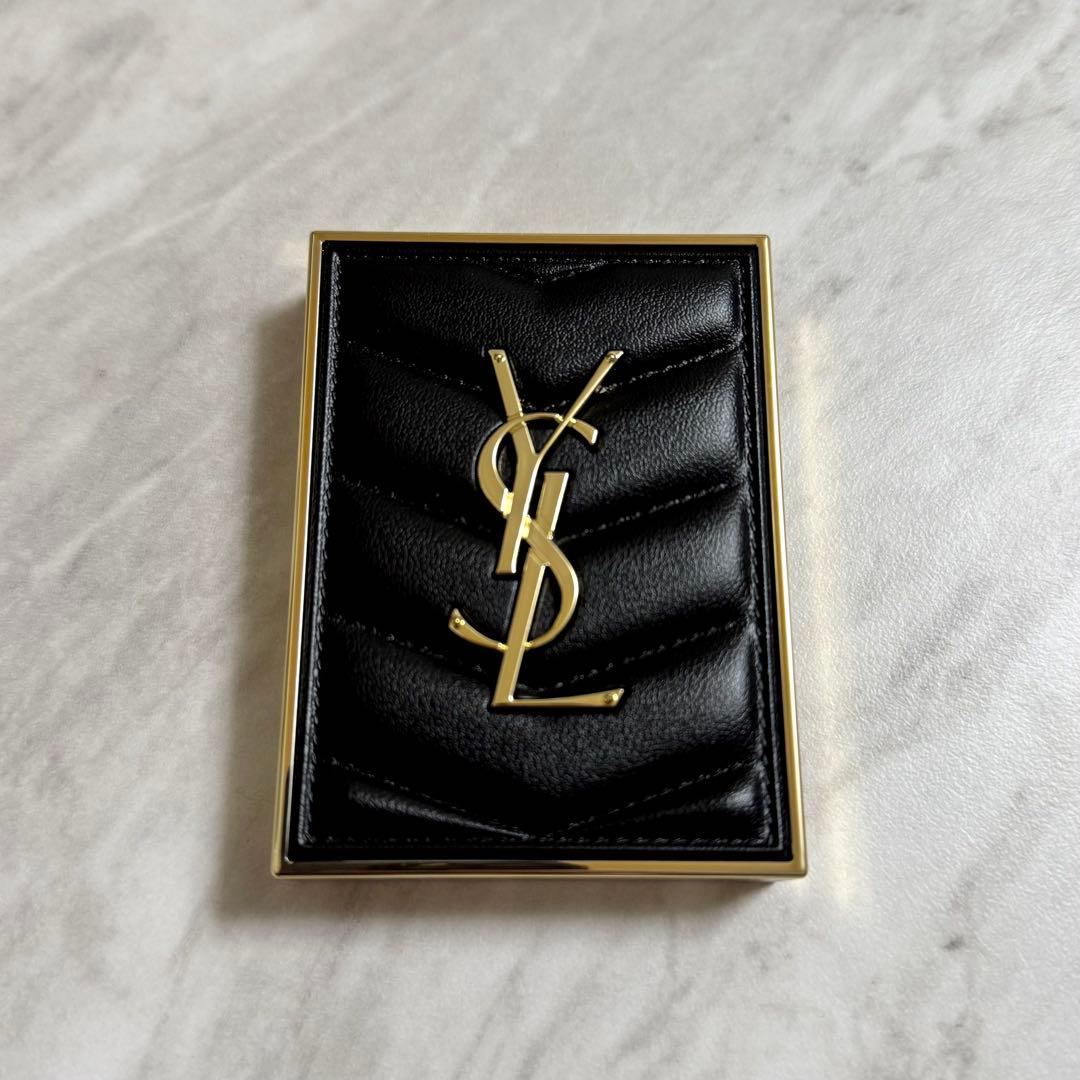 YSL イヴサンローラン クチュール ミニクラッチ アイシャドウ 100