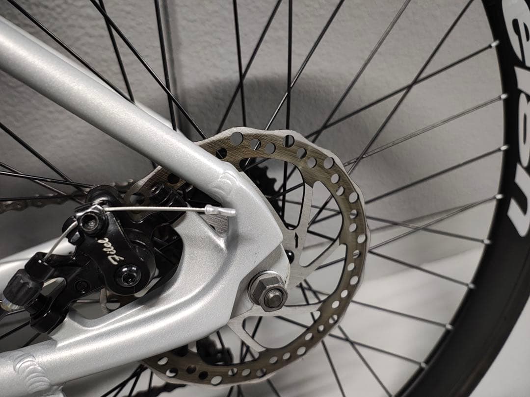アルミロードバイク　ディスクブレーキ