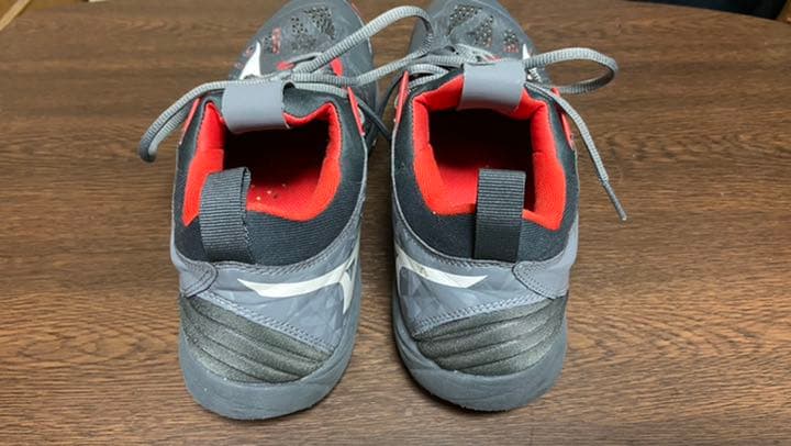 海外限定カラー 27.5m バレーボールシューズ ウェーブモーメンタム