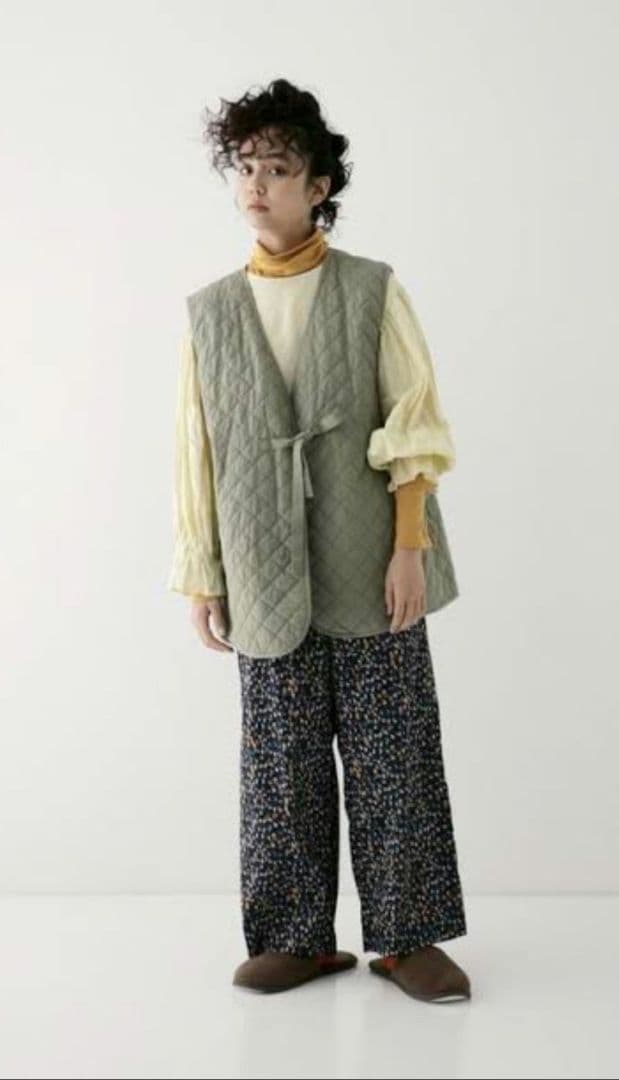 ネストローブ　リバーシブル　キルティングベスト オリーブ