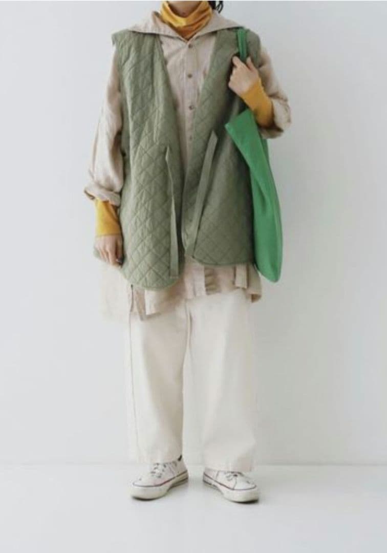 ネストローブ　リバーシブル　キルティングベスト オリーブ