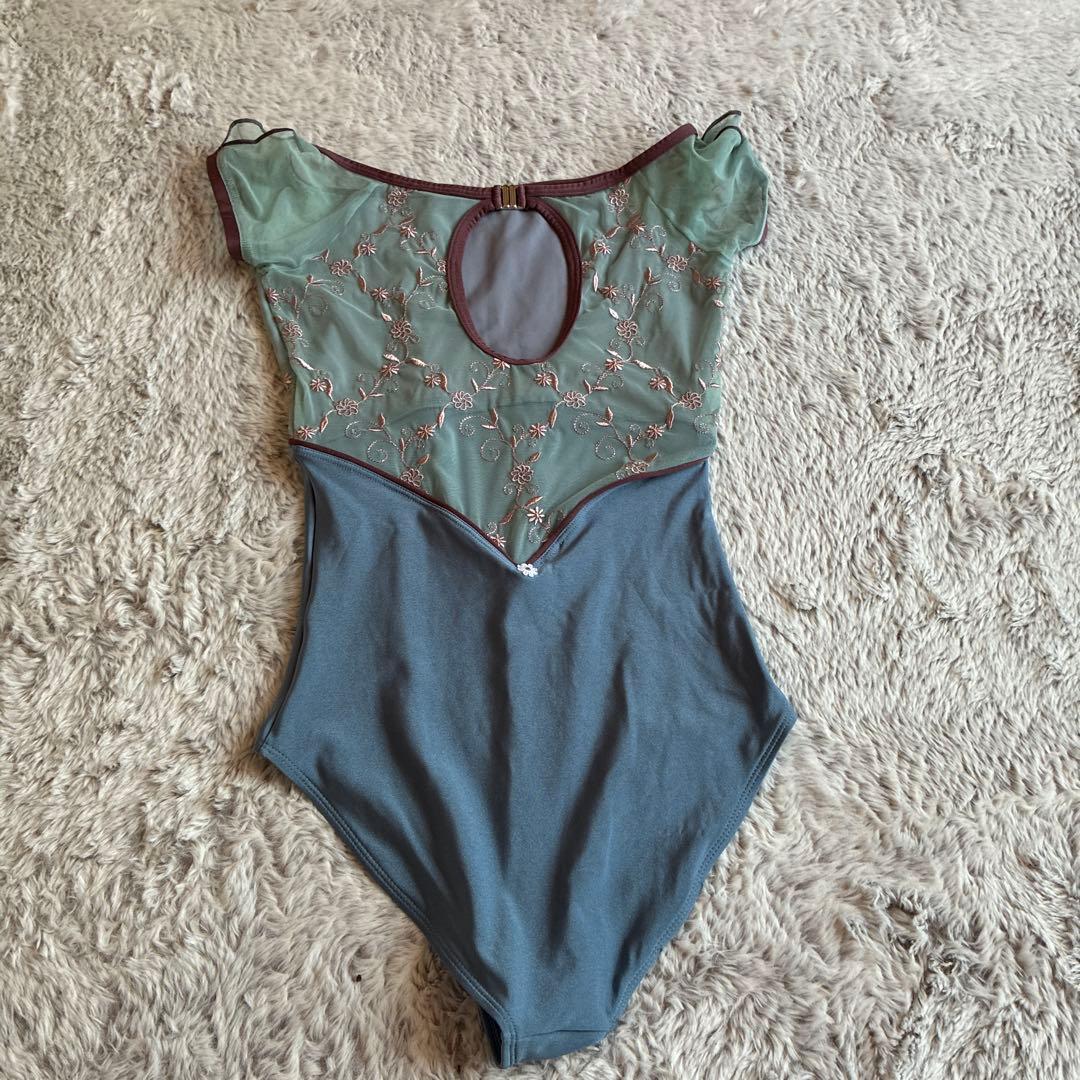 デラロミラノ　アルテミデ　水色半袖 レオタード Mサイズ