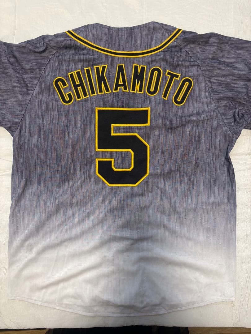 阪神タイガース　近本　ビジター　ユニフォーム　Sサイズ