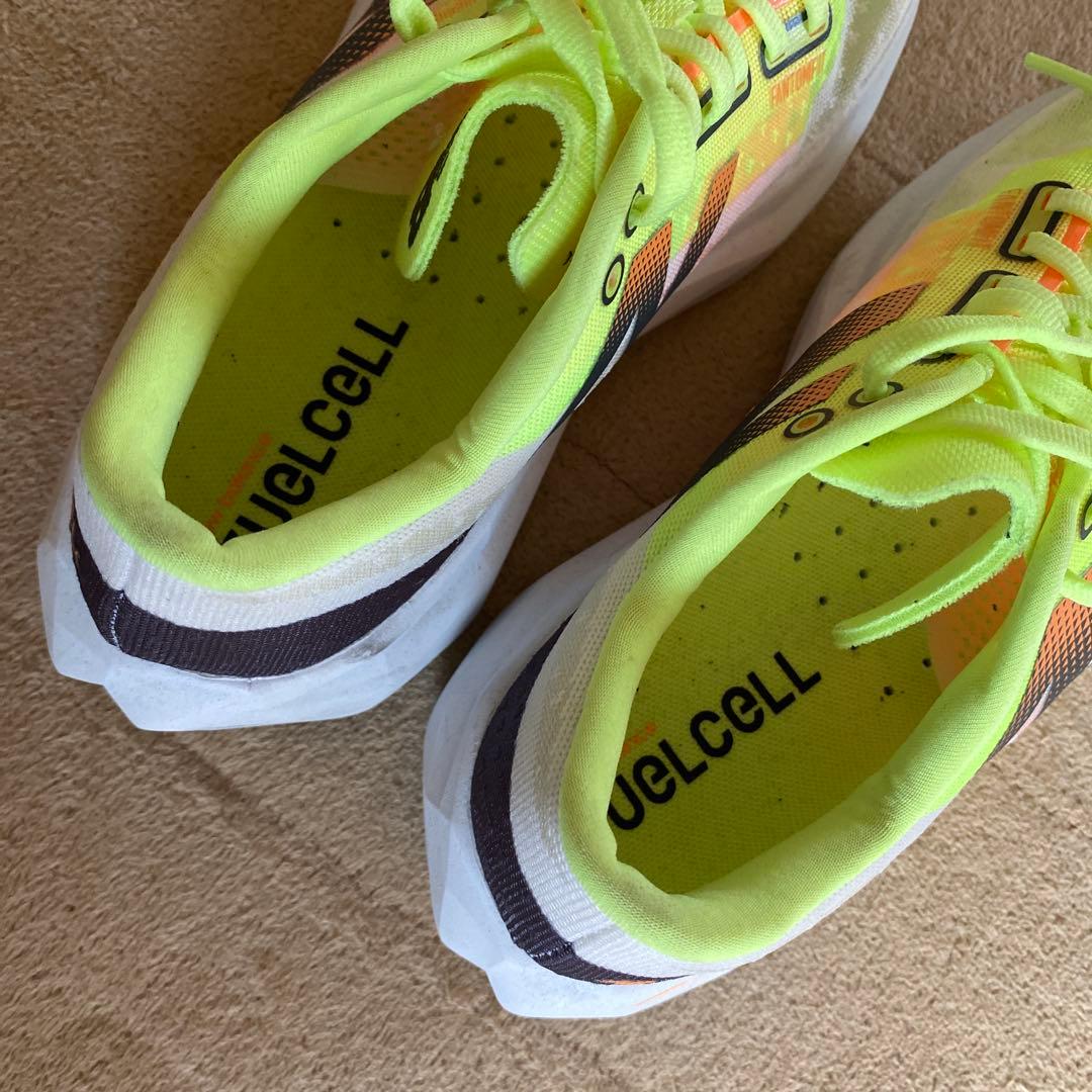 NBニューバランス FuelCell Rebel v4 サイズ23cm