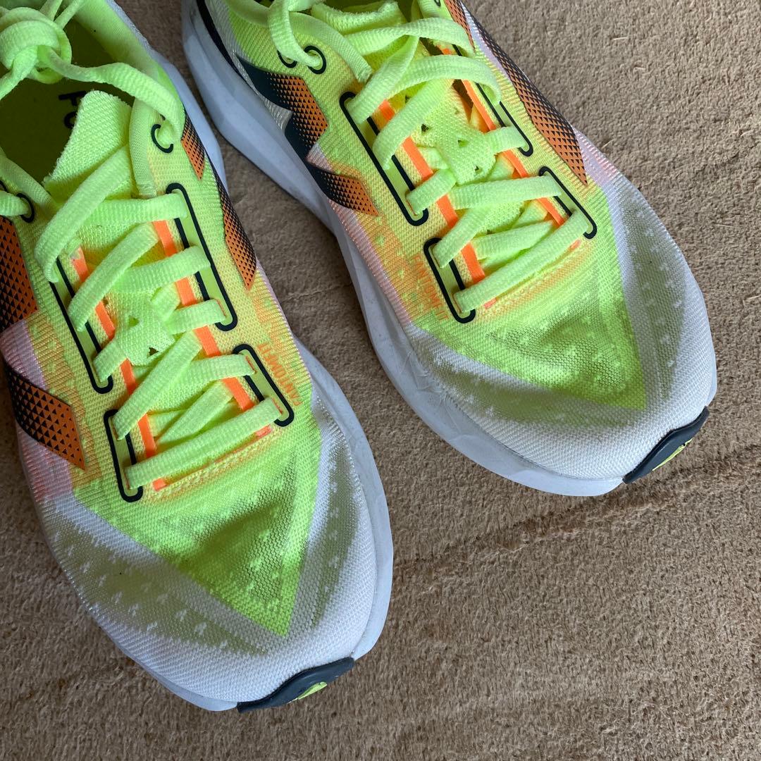 NBニューバランス FuelCell Rebel v4 サイズ23cm