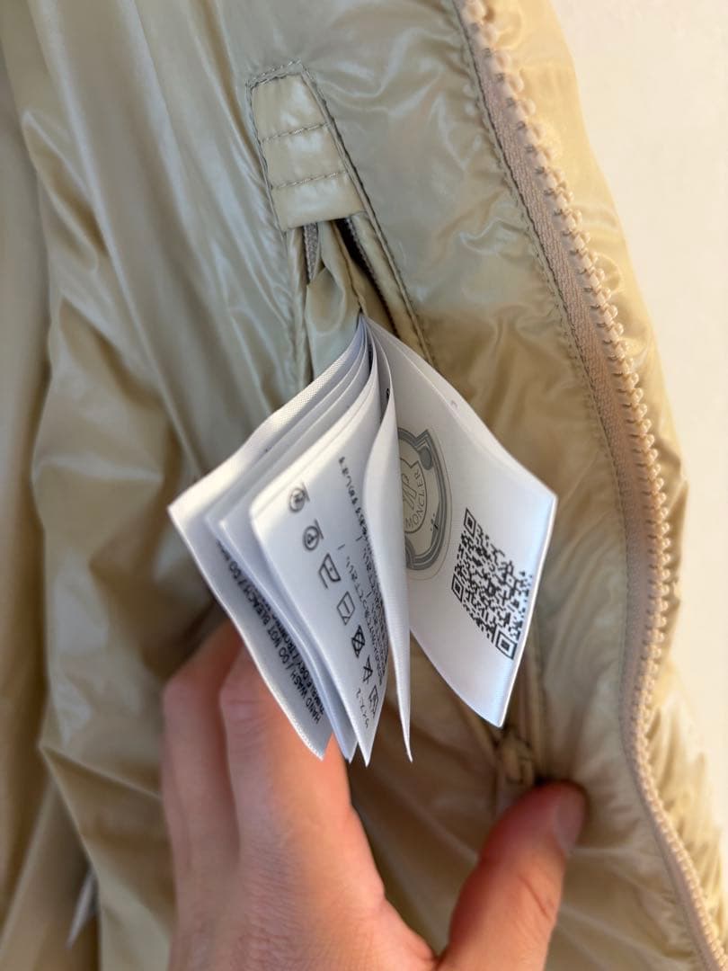 モンクレール　ダウンベスト　2 ベージュ　ゴールド