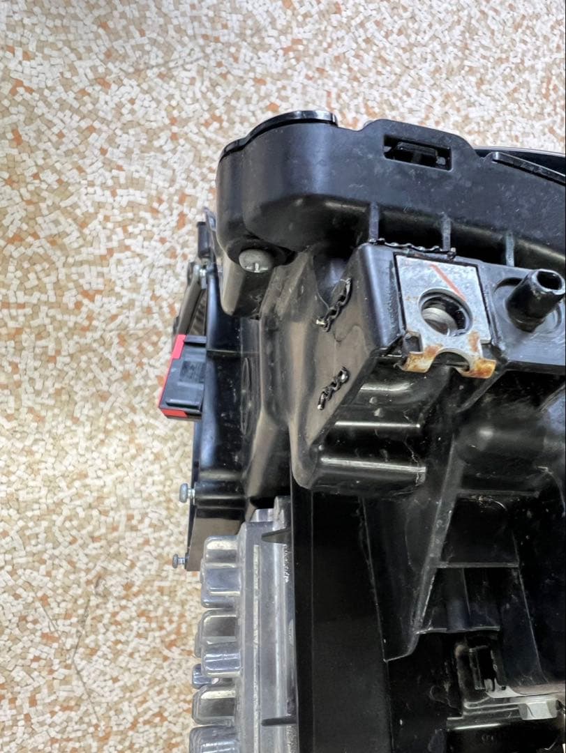 りんたろ 日産ノート左ヘッドライト