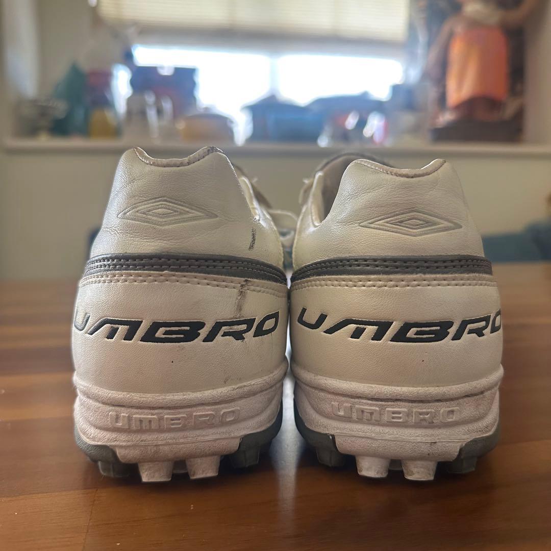 UMBRO アクセレイター 27 サッカートレーニングシューズ