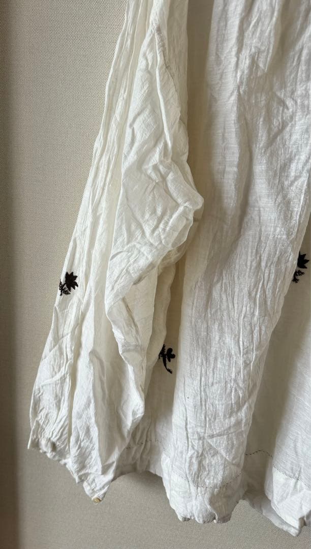 ４５Ｒ　タッサーシルクカディの手刺繍ブラウス