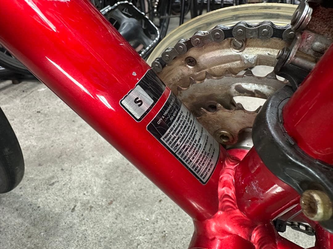 エスケープR3 基本分解発送送料無料！近県の方完成車直接配送等ご相談ください！