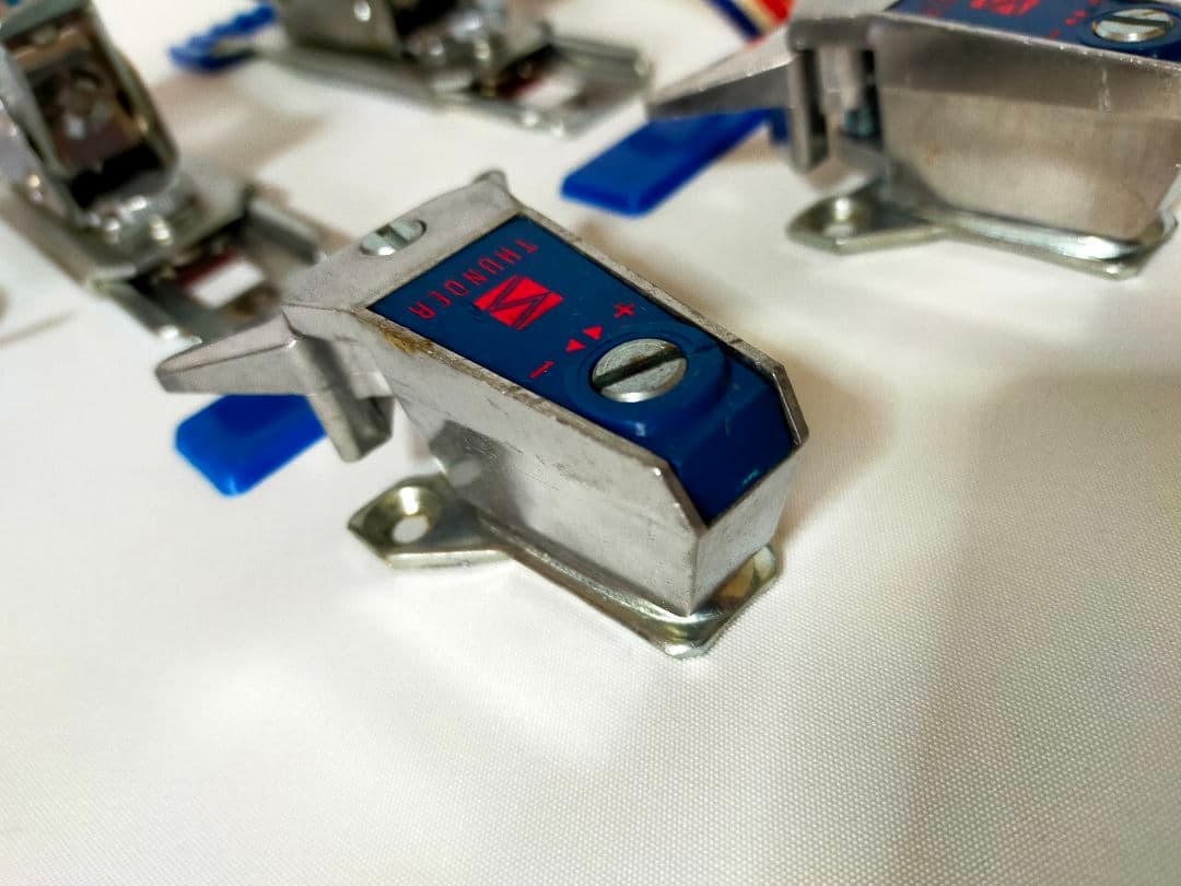 東京トップ　スキービンディング　THUNDER 昭和レトロ　pumanseven