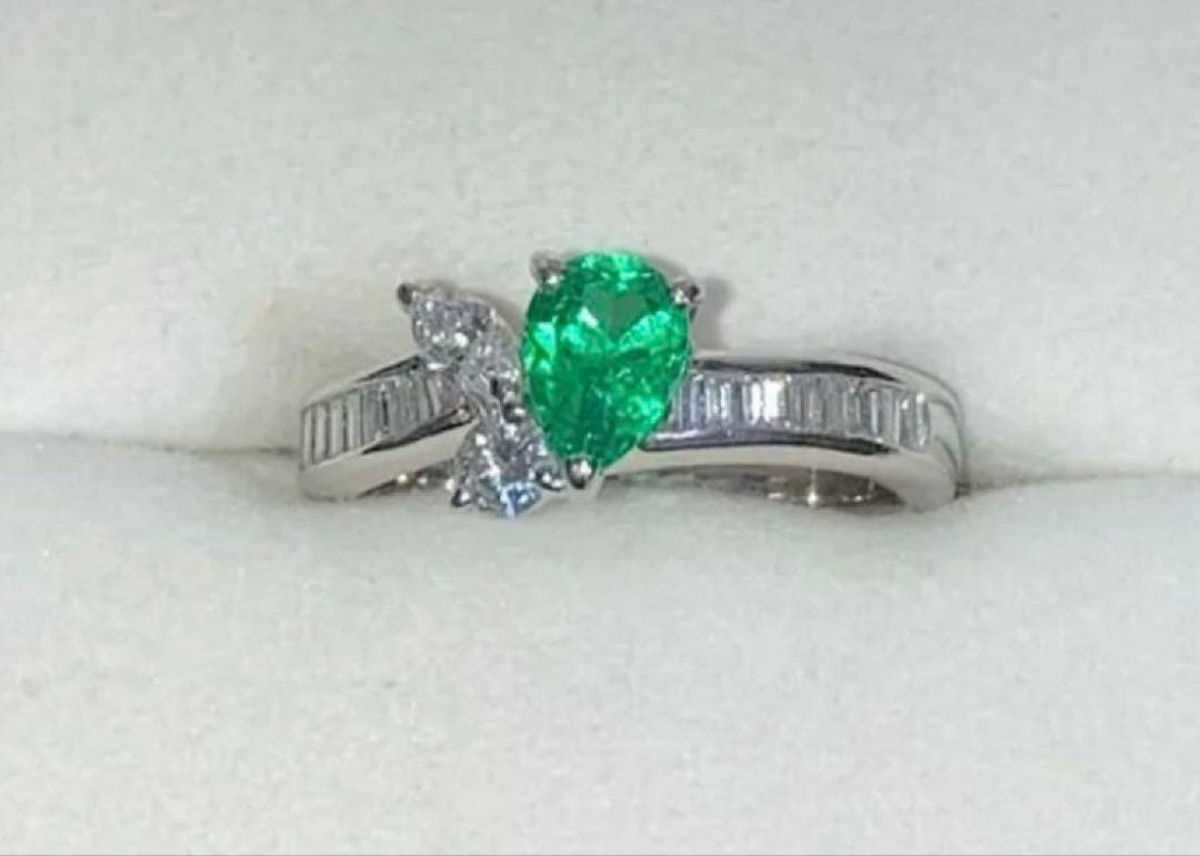 エメラルド　0.51 ダイヤ　0.57 Pt リング　鑑別書付　9号