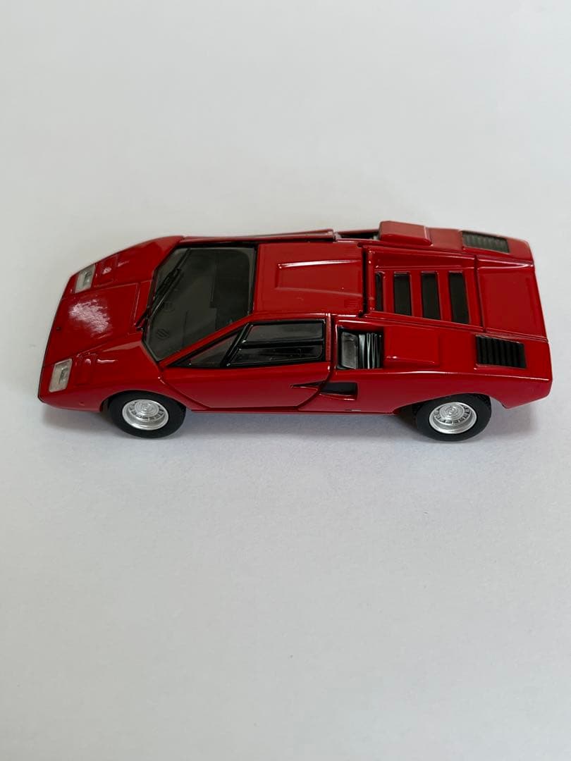 トミカリミテッドヴィンテージネオ　ランボルギーニ カウンタック　LP400 赤