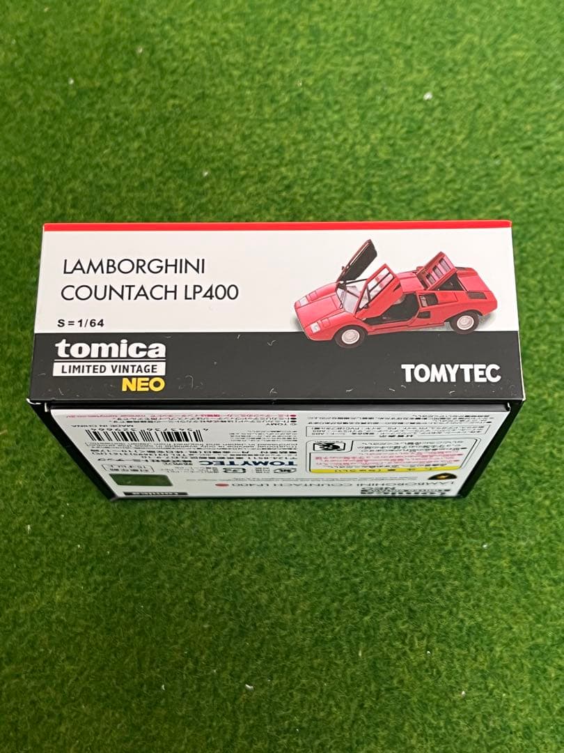 トミカリミテッドヴィンテージネオ　ランボルギーニ カウンタック　LP400 赤