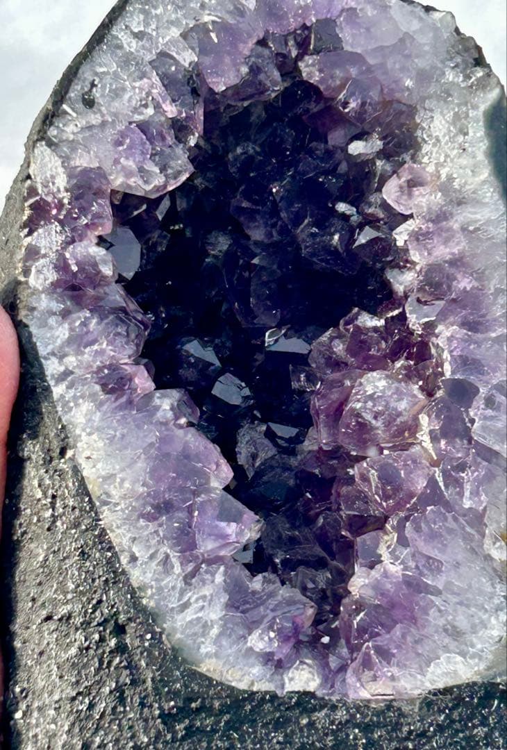 10%off SALEアメジストクラスター　ドーム　紫水晶　 天然石　１２６８g