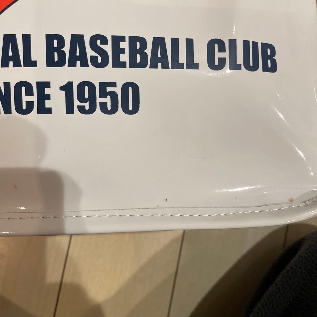 カープ　バック　エナメル系素材　色ホワイト　大野豊さん直筆サイン有り