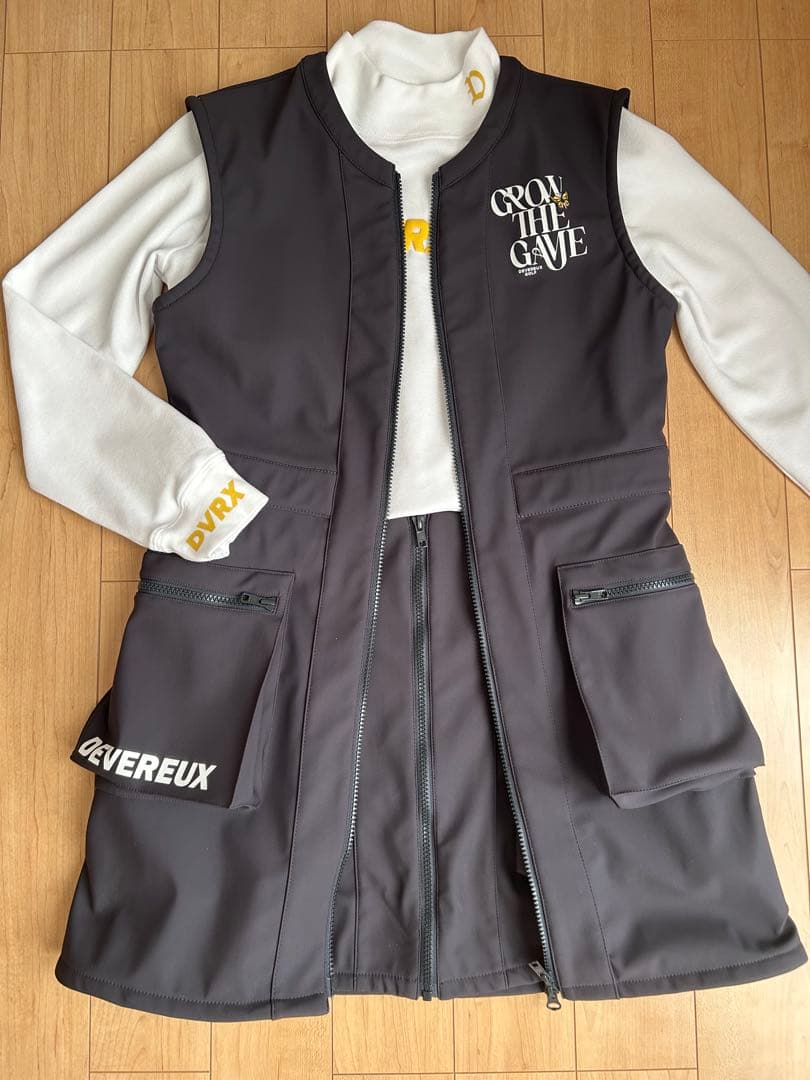 【美品】DEVEREUX GOLF（デヴァローゴルフ）フロントジップスカート