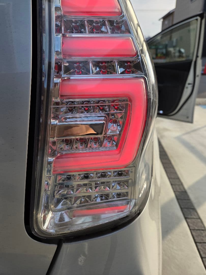 プリウスα REVIER(レヴィーア) LEDテールランプ 流星バージョン希少品