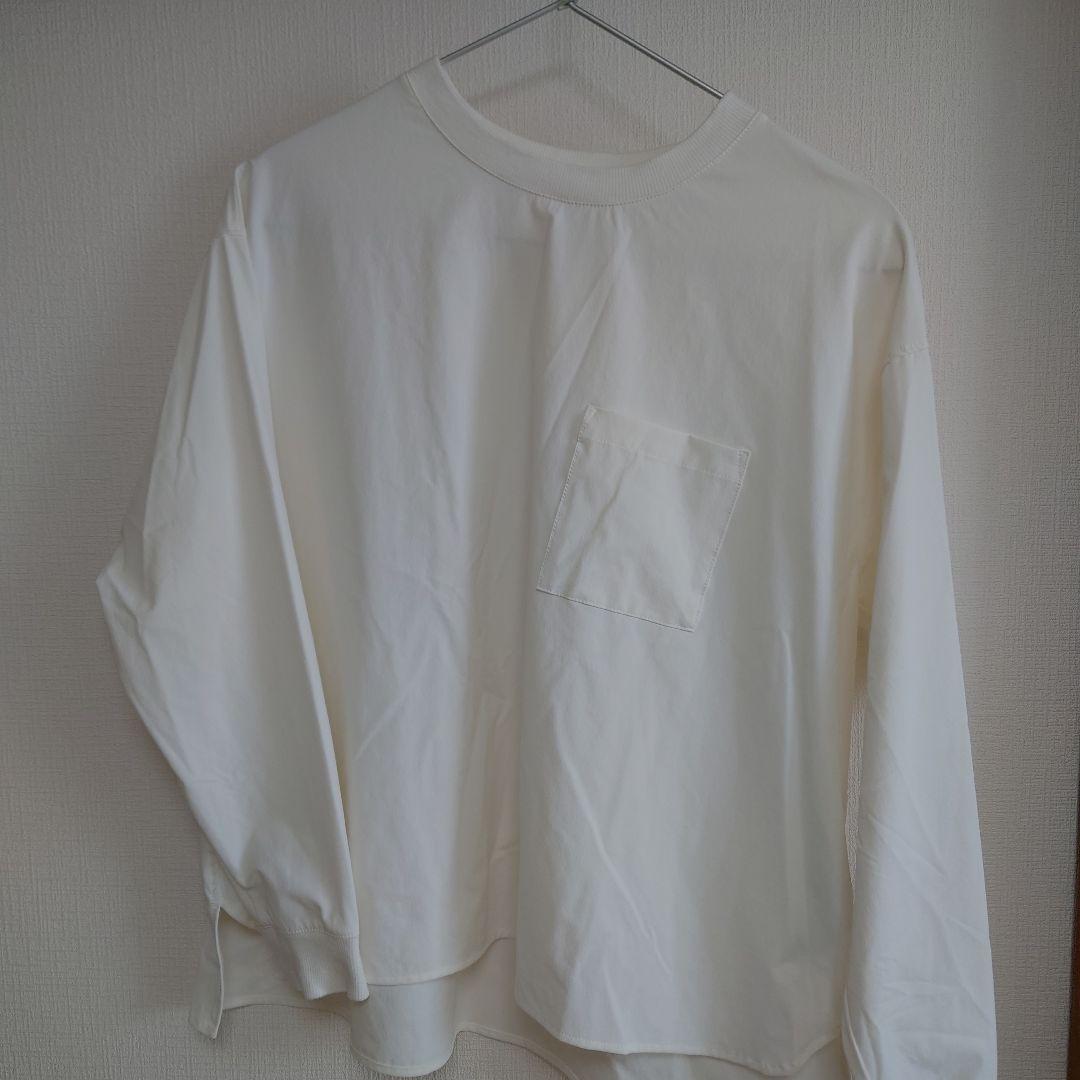 【美品】OUR　ハリ感素材のきれいめプルオーバー