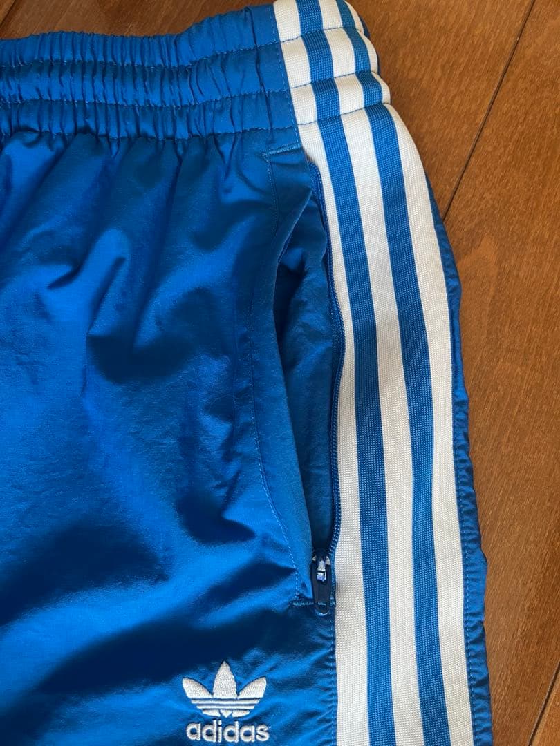 adidas トレーニングパンツ　レディースLサイズ ３本ライン　ナイロンパンツ