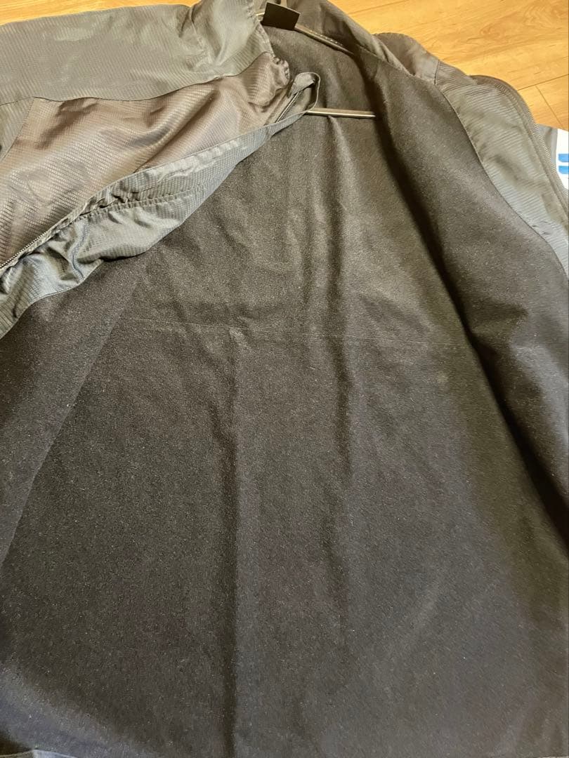 FC岐阜 RAZZOLI ウインドブレーカー